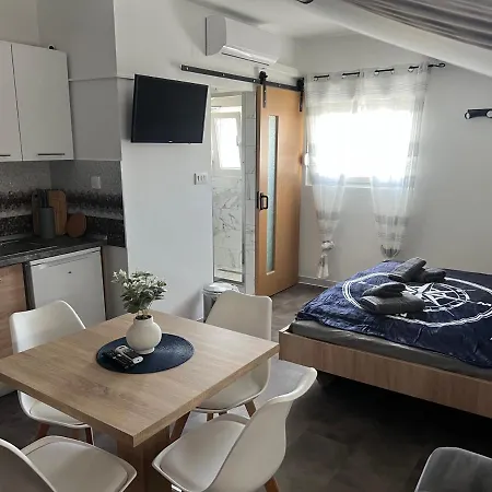 Laki Rab App Teras *