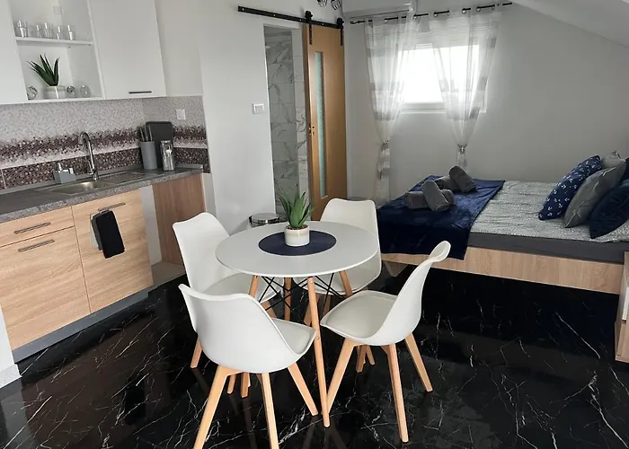 Laki Rab App Teras * Banjol